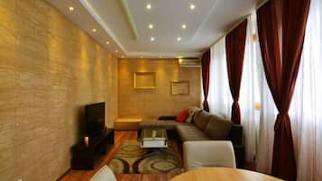 ์ํํธ, ์นจ์ค 2๊ฐ | ๊ฑฐ์ค ๊ณต๊ฐ | ํ๋ฉด TV