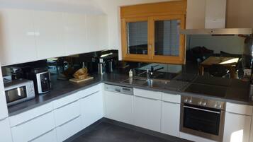 Luxury Apartment, 4 Bedrooms | Private kitchen | Microwave, oven, stovetop, dishwasher