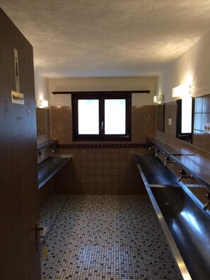 單棟房屋 | 浴室 | 淋浴設備、提供毛巾、廁紙