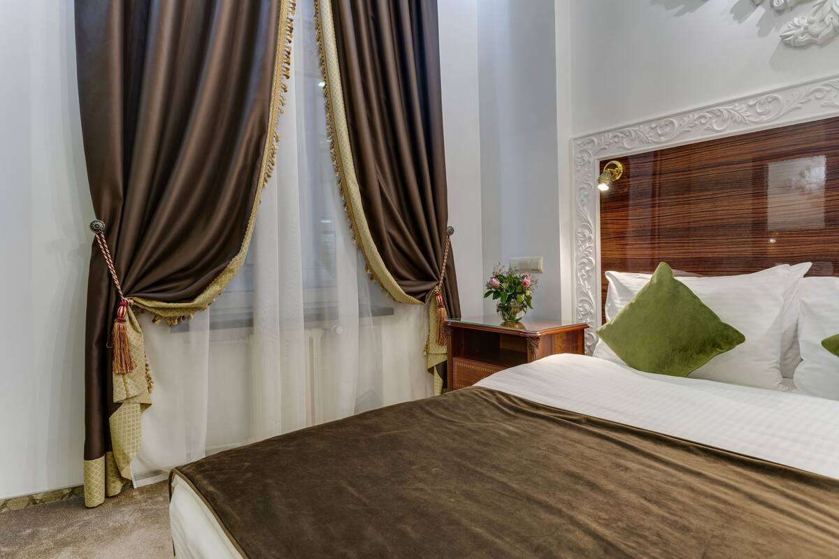 Quarto duplo luxo | 1 quarto, frigobar, cofres nos quartos, escrivaninha
