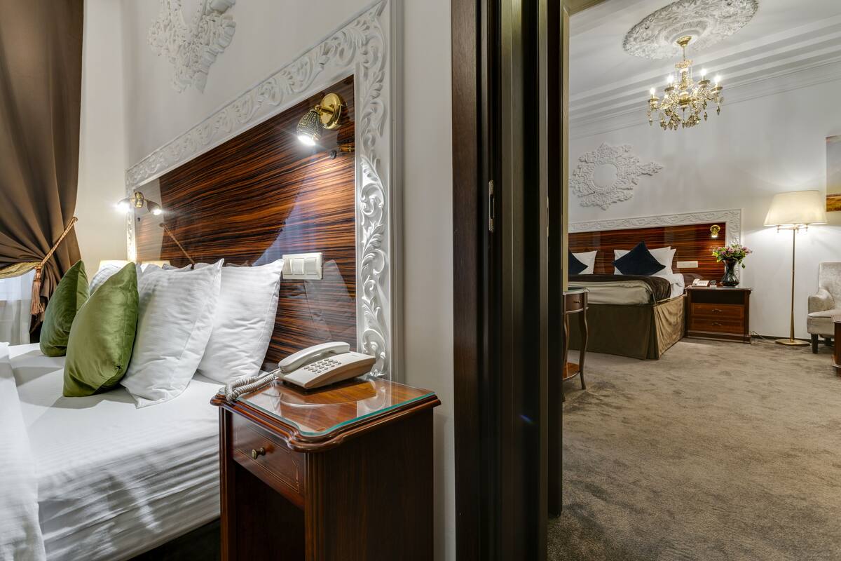 Suíte, 2 quartos | 1 quarto, frigobar, cofres nos quartos, escrivaninha