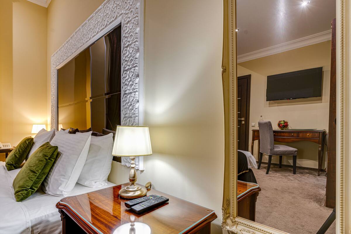 Quarto casal standard | 1 quarto, frigobar, cofres nos quartos, escrivaninha