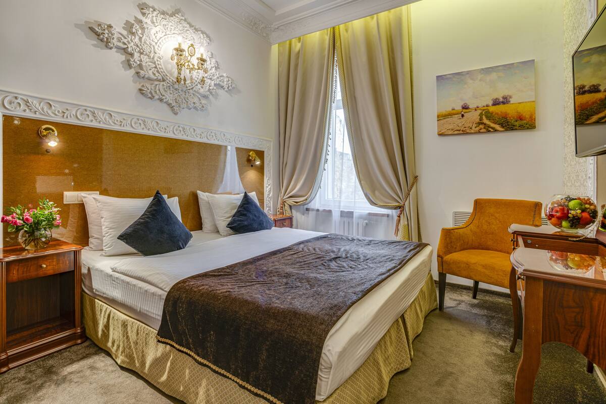 Quarto casal ou duplo superior | 1 quarto, frigobar, cofres nos quartos, escrivaninha