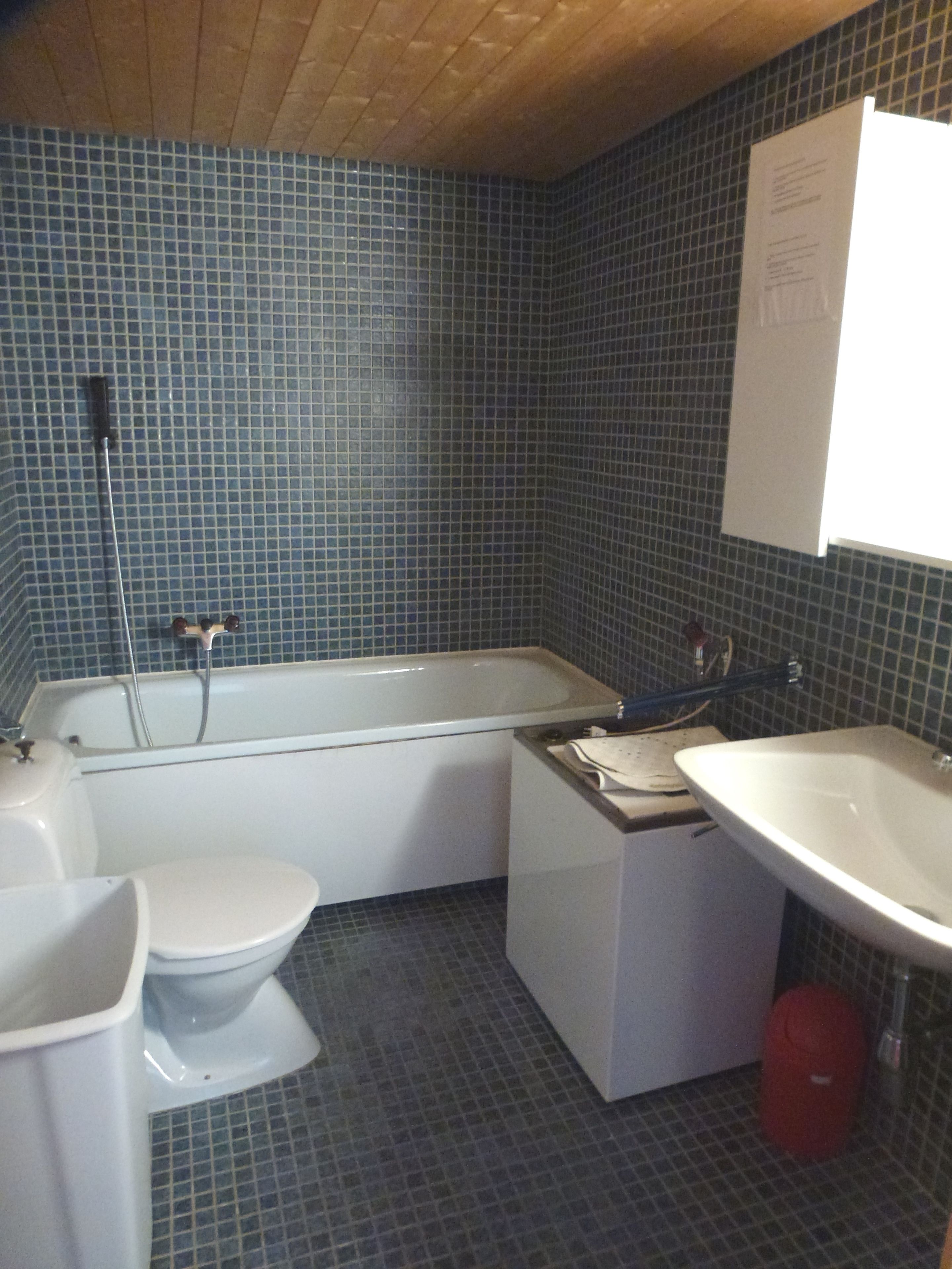 A bathroom with a bathtub, toilet, and sink.