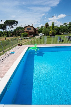Piscina externa sazonal