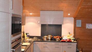 Comfort Apartment | Private kitchen | Full-sized fridge, microwave, oven, stovetop