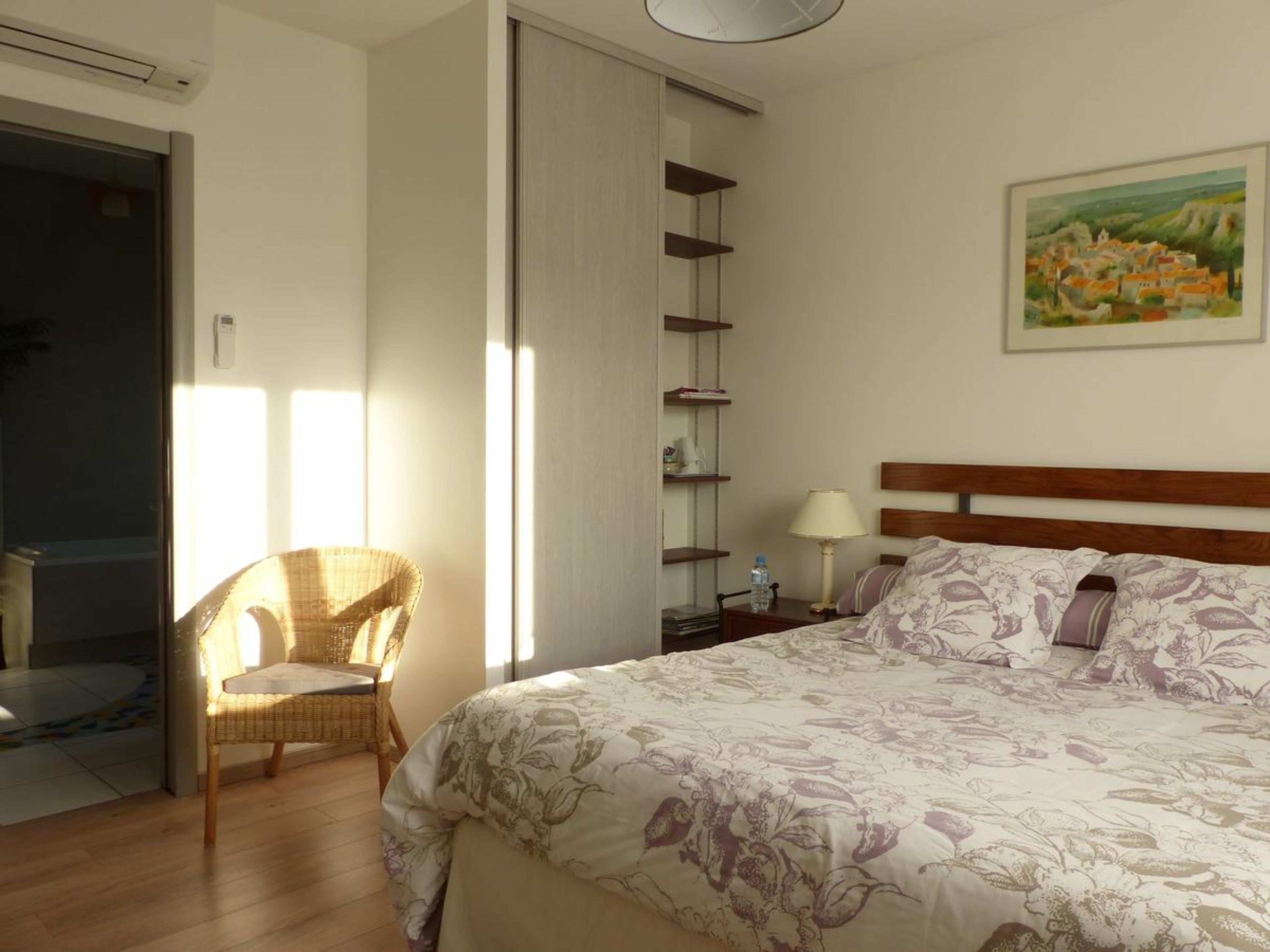 Room (Ambre) | Premium bedding, free cots/infant beds, free WiFi