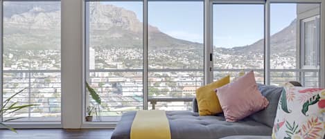 City-Apartment | Wohnbereich | Flachbildfernseher