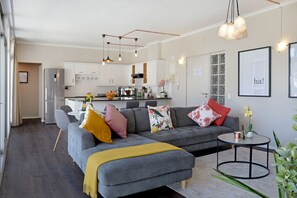Departamento urbano | Área de sala de estar | Televisión de pantalla plana 
