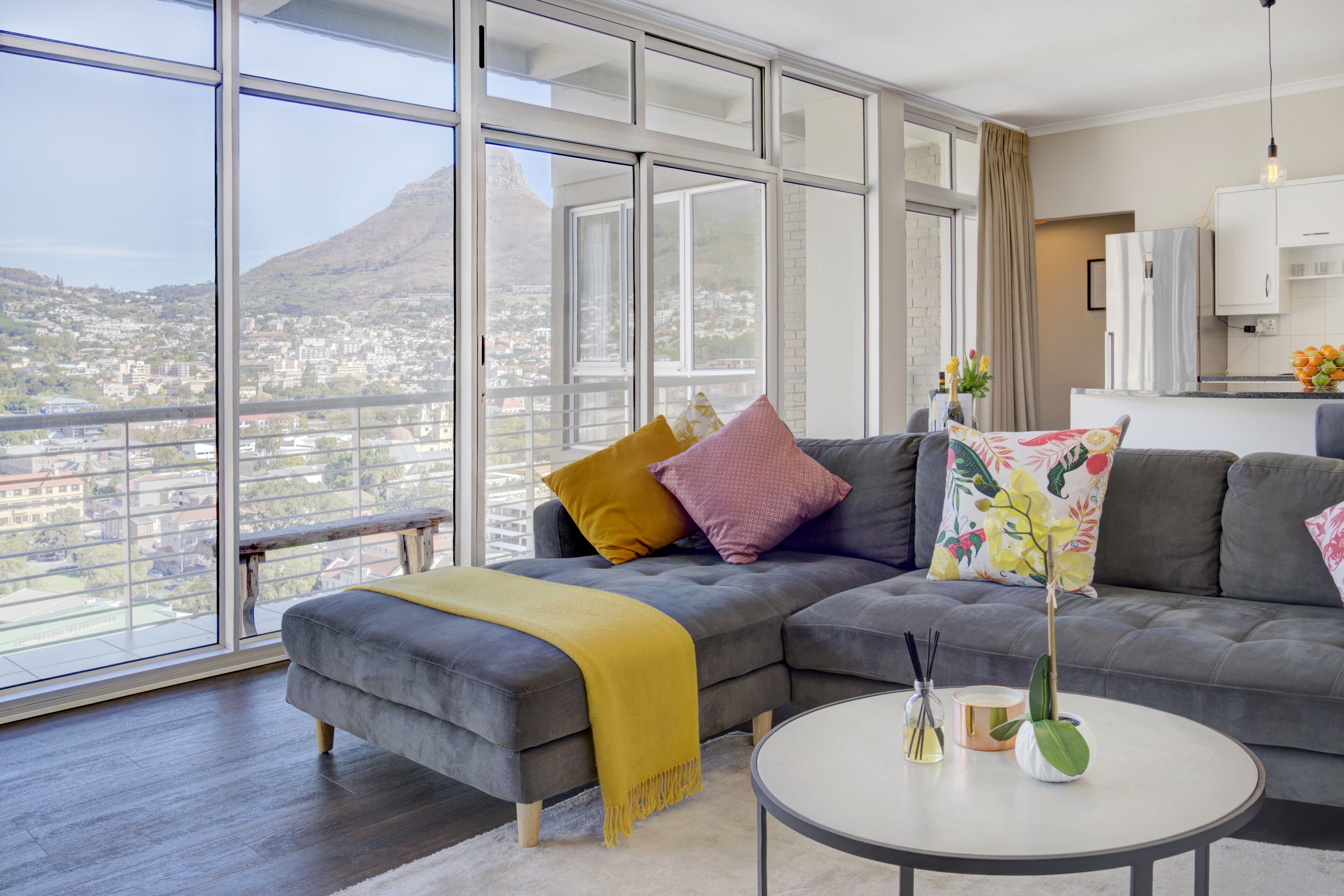 City-Apartment | Wohnbereich | Flachbildfernseher