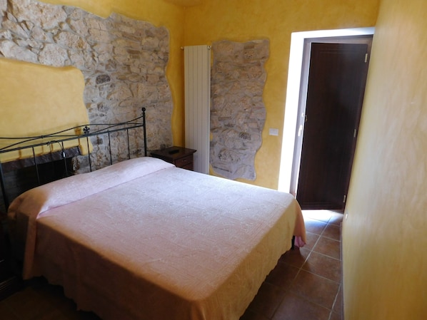 Habitación doble, Terraza | Cunas, wifi gratis y ropa de cama