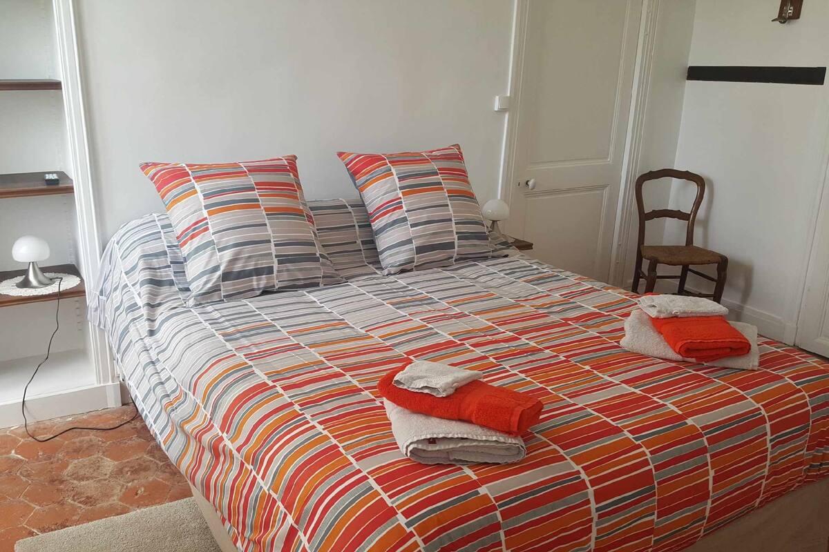 Double Room (Tomette) | Premium bedding, free WiFi, individually decorated