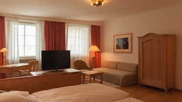 Hypo-allergenic bedding, minibar, in-room safe, desk