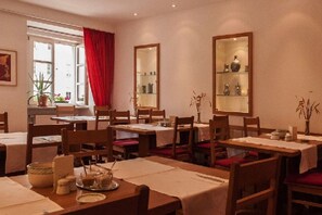 Free daily buffet breakfast - Hotel- Restaurant Seethaler (Straubing)