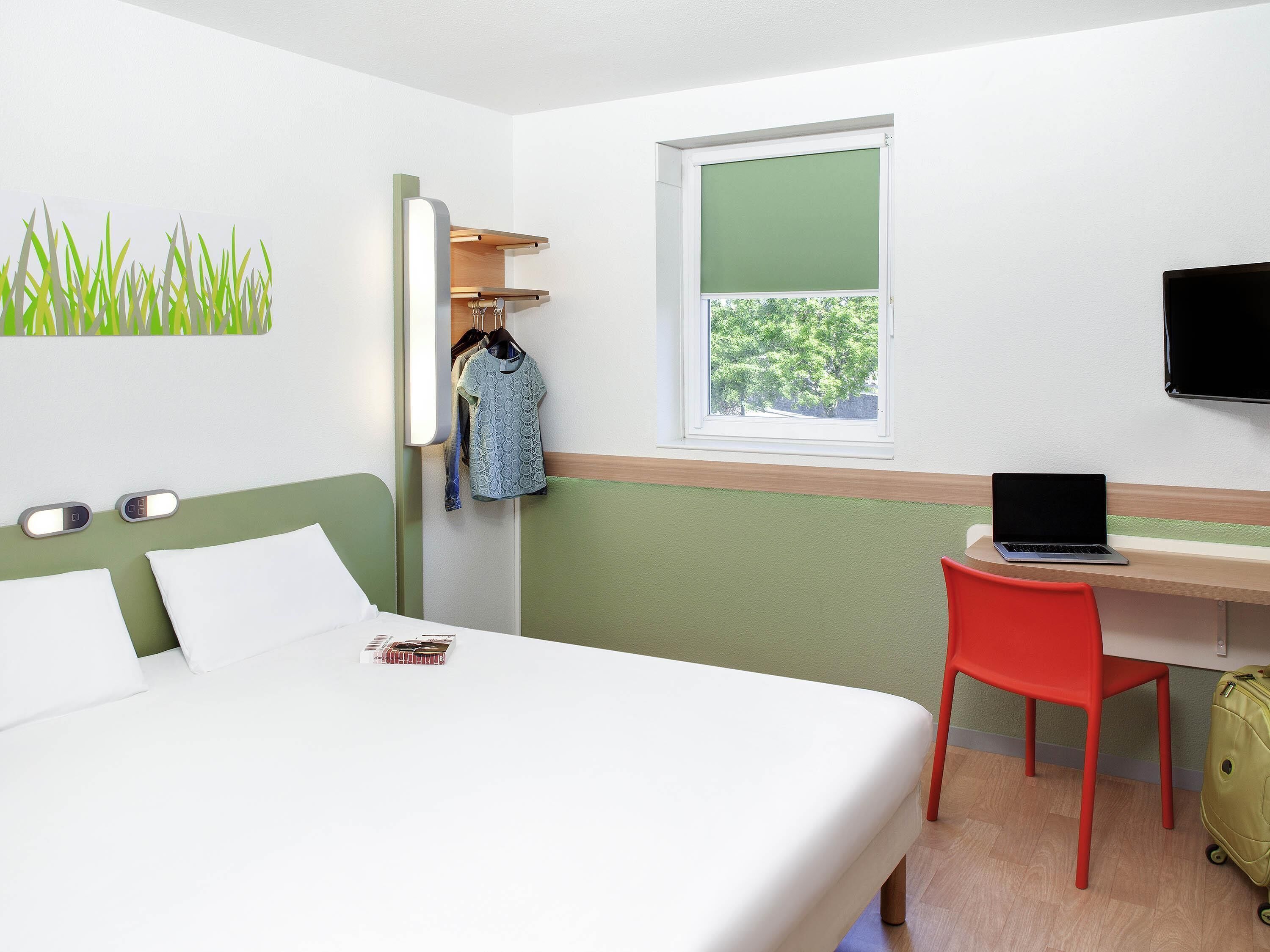 Double Room | Desk, soundproofing