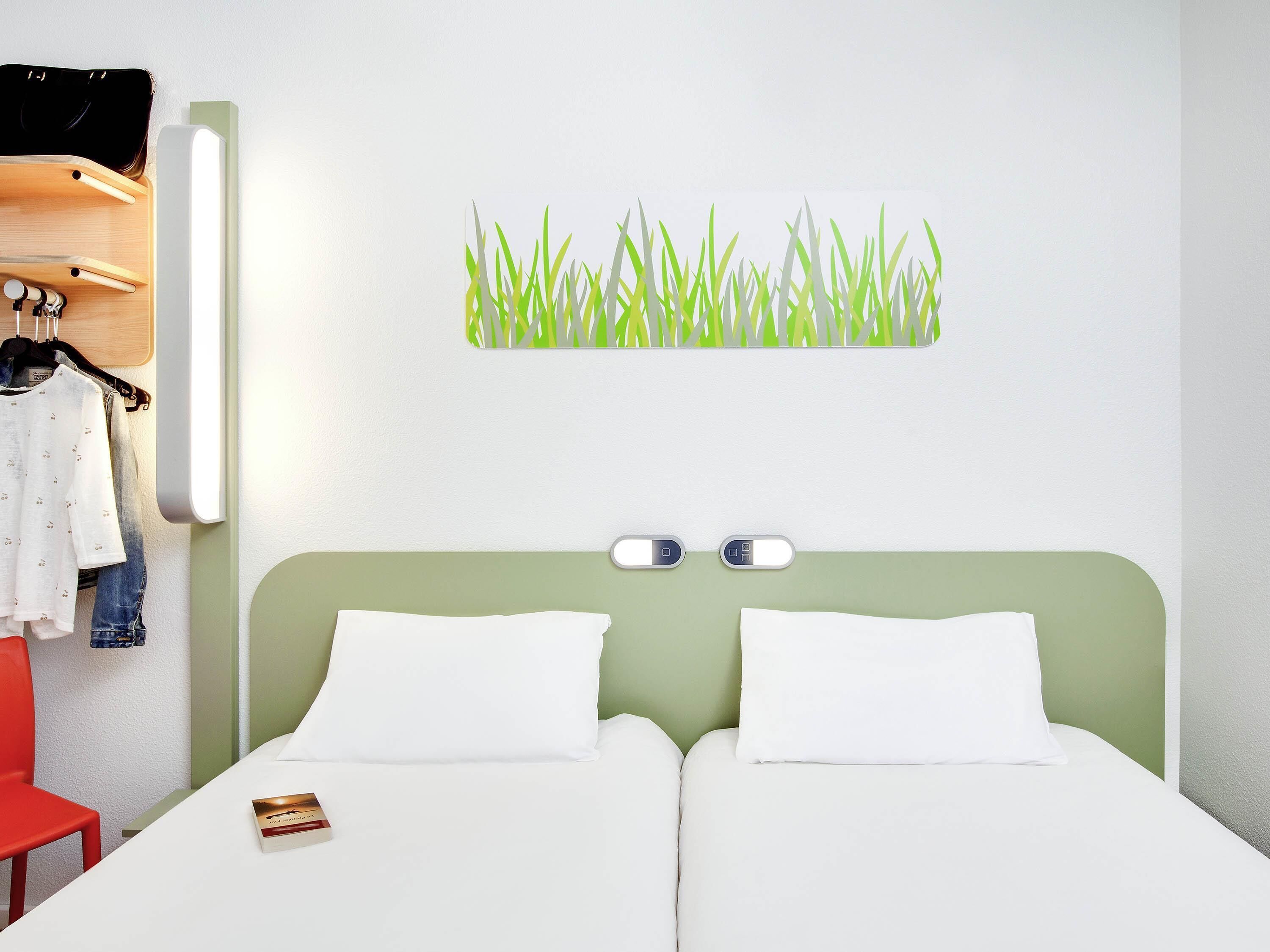 Twin Room, 2 Single Beds | Desk, soundproofing