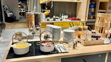 Continental breakfast on weekends (EUR 12.90 per person)