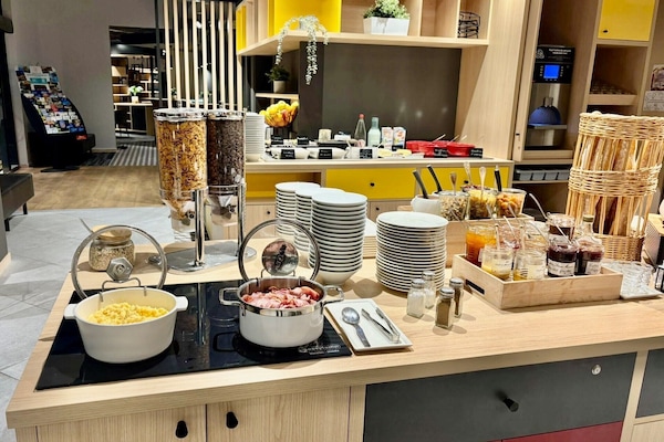 Kontinental frukost på helger (EUR 12.90 per person)