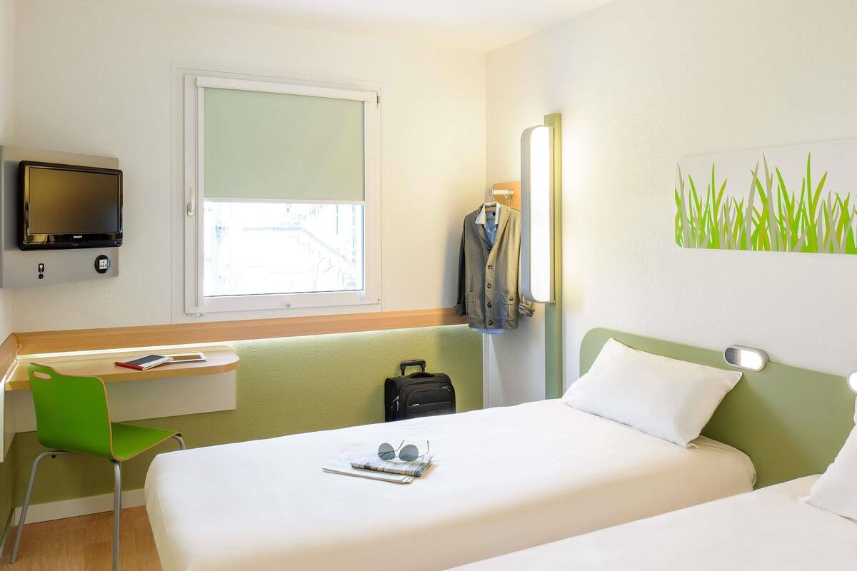 Habitación con 2 camas individuales, 2 camas individuales | Escritorio y sistema de insonorización