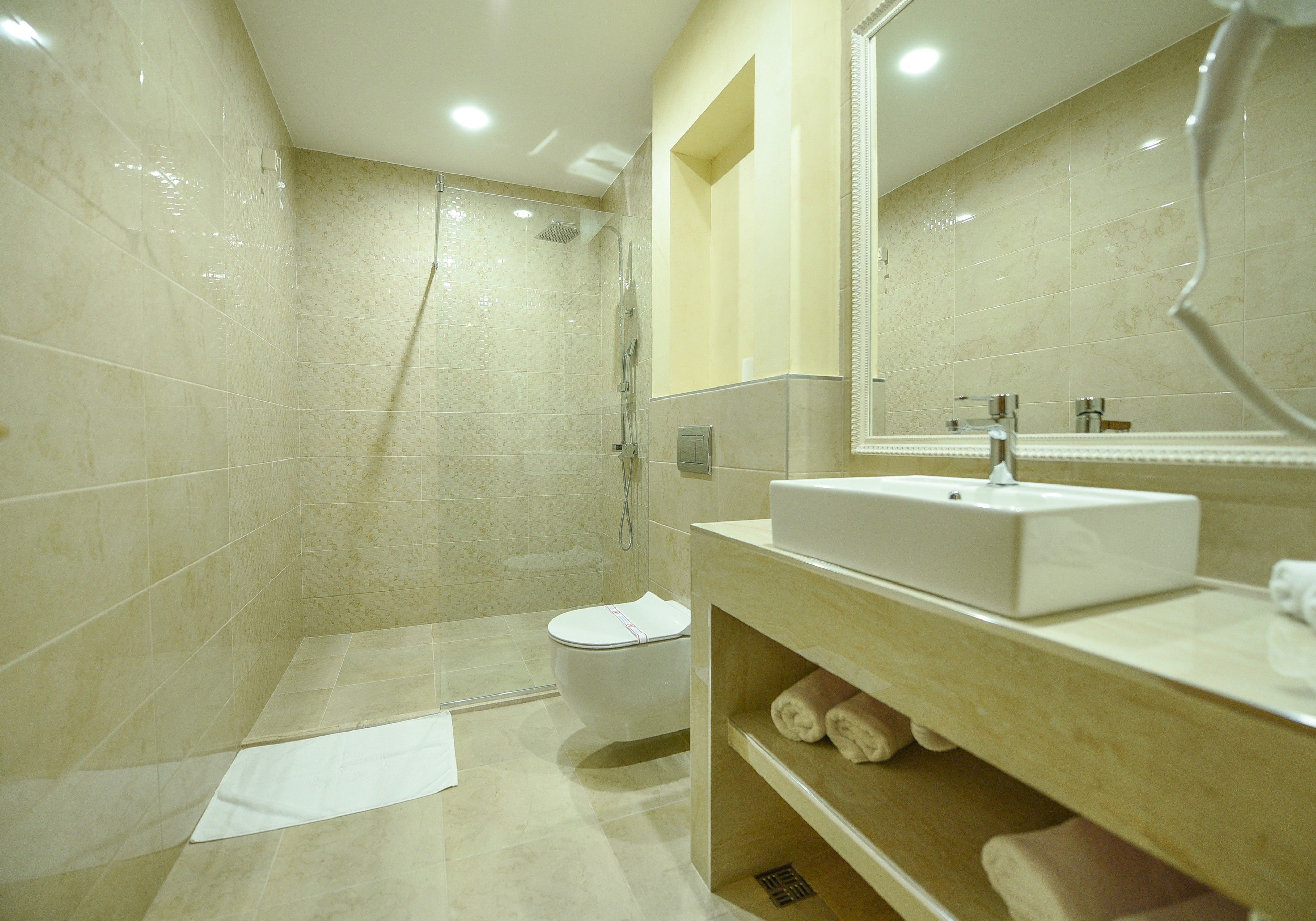 standard twin room | bathroom | shower, free toiletries, hair dryer, bathrobes