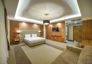 客房内保险箱、办公桌、隔音、免费婴儿床