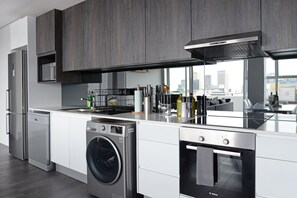 Luxury Apartment, 2 Bedrooms, City View | Private kitchen | Full-sized fridge, microwave, oven, stovetop - Zara By Stay Amazing (Cape Town)