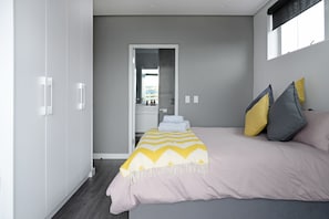 Departamento de lujo, 2 habitaciones, vista a la ciudad | 2 habitaciones, decoración personalizada y muebles diferentes 