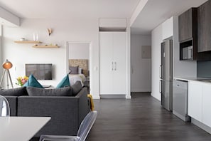 Luxury Apartment, 2 Bedrooms, City View | Living room