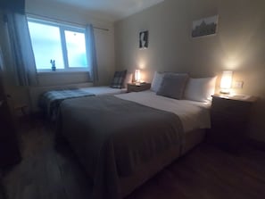 Chambre Triple | Décoration personnalisée, ameublement personnalisé