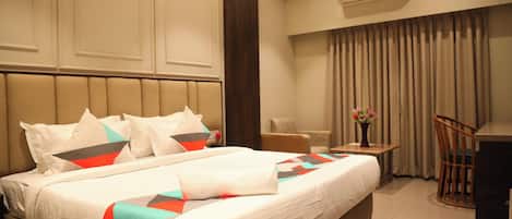 Premium Room | In-room safe, individually decorated, soundproofing, iron/ironing board