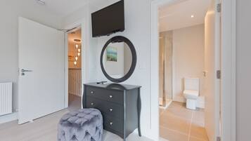 City House | 4 bedrooms, iron/ironing board, free WiFi, bed sheets