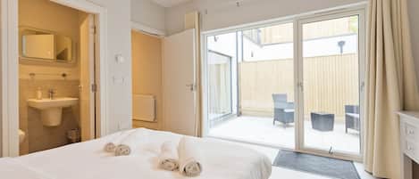 Casa City | 4 dormitorios, tabla de planchar con plancha, wifi gratis y ropa de cama
