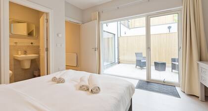 The Seamus Heaney Suite - hiphipstay