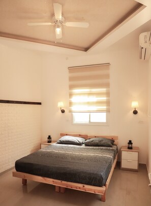 办公桌、遮光窗帘、熨斗/熨衣板、免费 WiFi