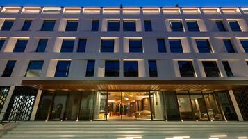 Vista frontal de la propiedad