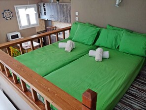 Studio (White) | Soundproofing, iron/ironing board, bed sheets - White Villa (Rhodes)