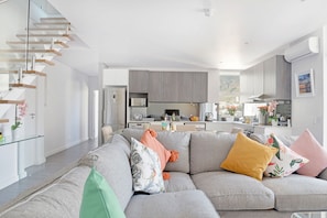 Design-Penthouse | Wohnzimmer | Flachbildfernseher