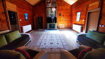 Superior Bungalow, 3 Bedrooms | Living room | Fireplace