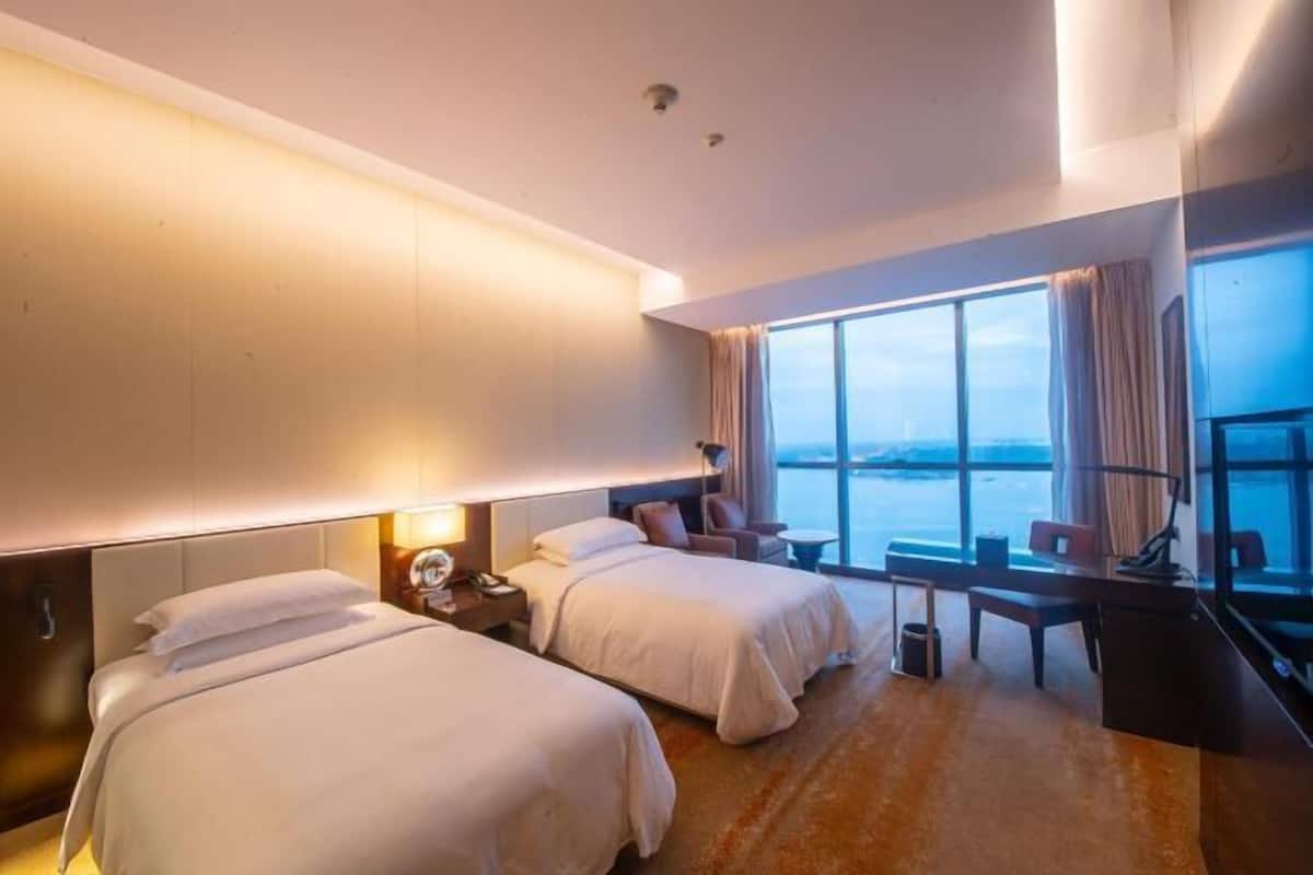 Bộ đồ giường kháng dị ứng, két bảo mật tại phòng, bàn