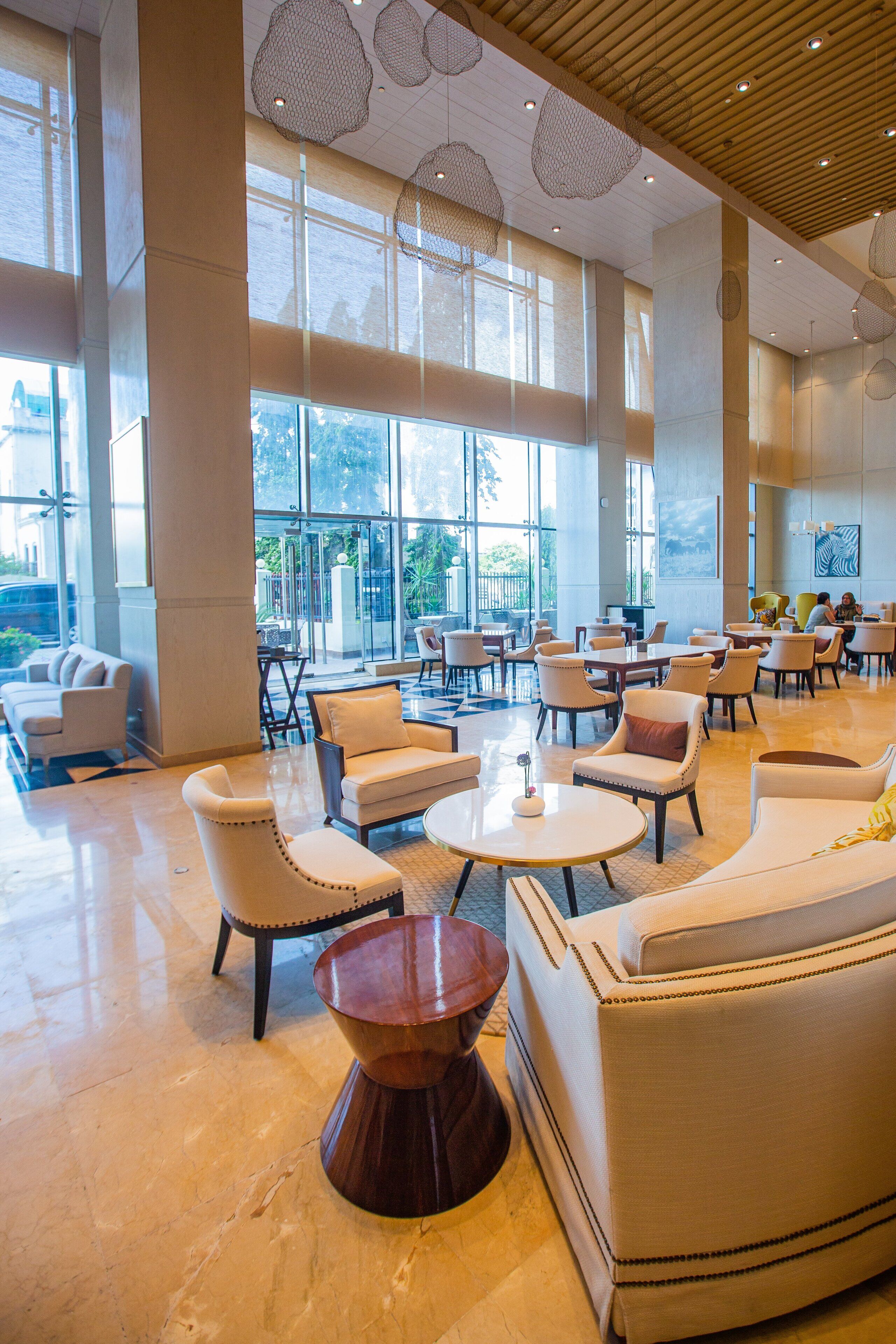 2 restaurants, dinner served, American cuisine