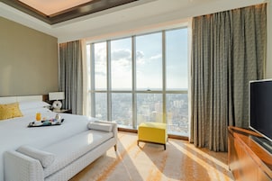 Ambassador Suite - Sea View / City View | City view from property