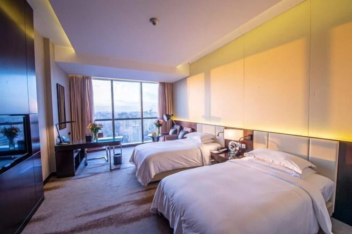 1 bedroom, hypo-allergenic bedding, in-room safe, desk