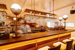 4 restaurants; breakfast, lunch and dinner served  - Johari Rotana (Dar es Salaam)