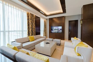 Hypo-allergenic bedding, in-room safe, desk, laptop workspace - Johari Rotana (Dar es Salaam)