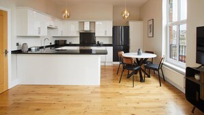 2 Bedroom Apartment | Private kitchen | Fridge, microwave, stovetop, dishwasher - Artsbank Apartment (Saltburn-by-the-Sea)