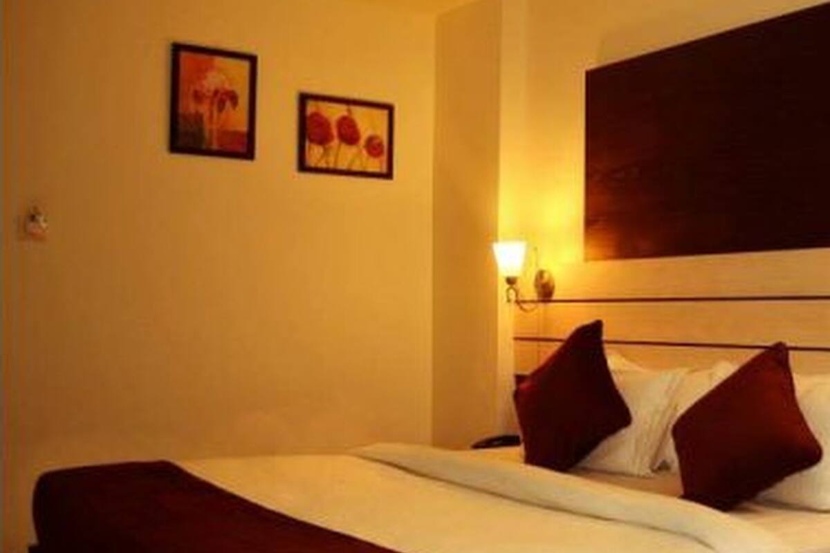 Executive Double Room | In-room safe, iron/ironing board, rollaway beds, free WiFi
