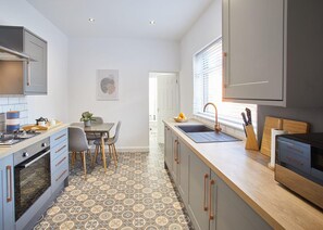 Apartamento superluxo | Cozinha privada | Geladeira, micro-ondas, cooktop, lava-louças