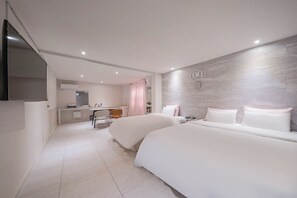 Family Twin Room | Free minibar, desk, blackout drapes, free WiFi - Hotel Momo Juice (Busan)