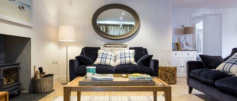 Appartamento Luxury | Soggiorno | Smart TV, caminetto, console per videogiochi, lettore DVD