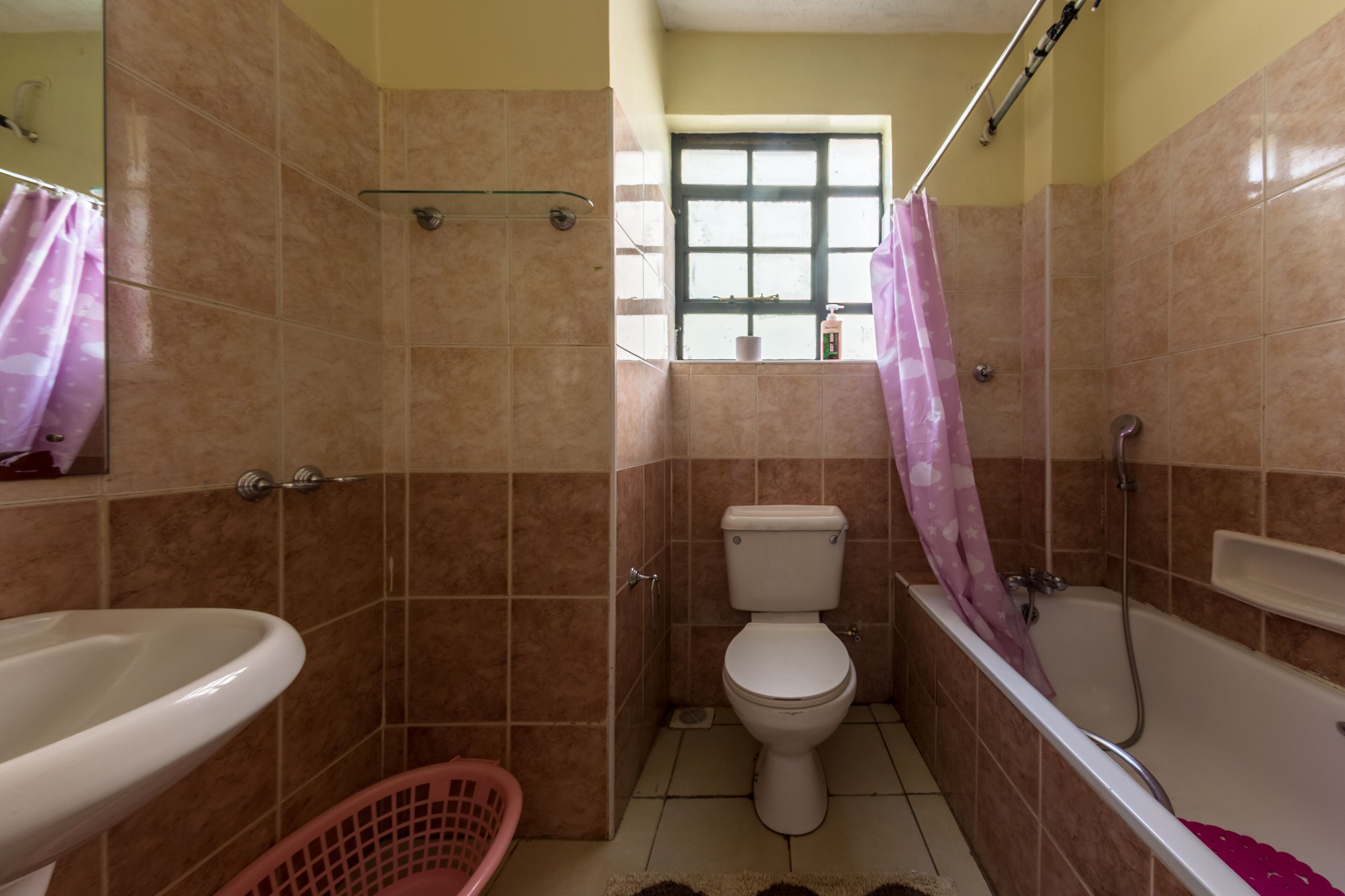 A bathroom with a toilet, sink, and bathtub.